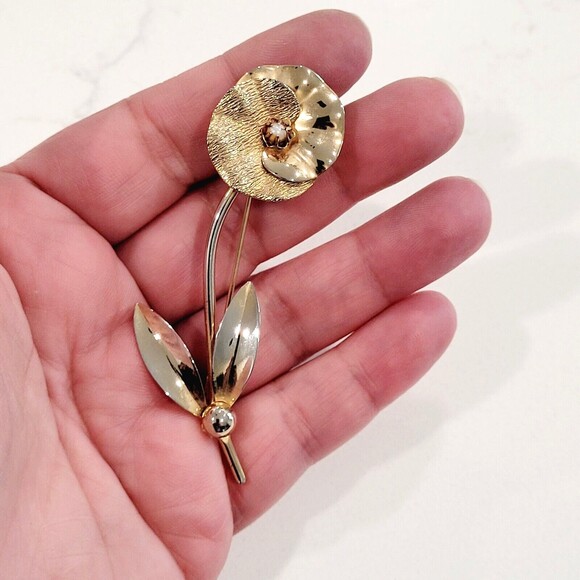 Faux Pearl Flower Stem Leaf Pin Brooch Gold Tone Vintage - Picture 1 of 7